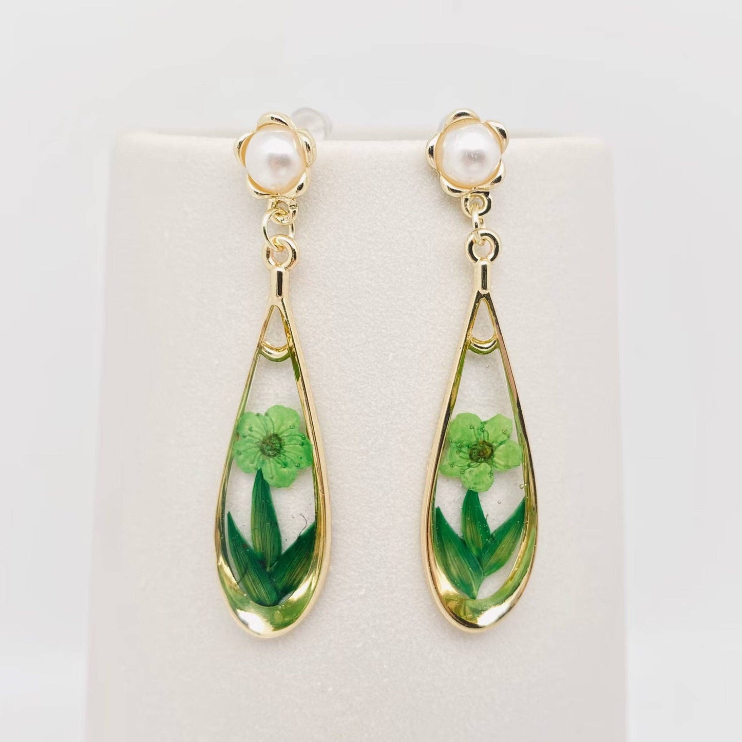 Dried Flowers Daffodil Post Earrings - PDF: Purple