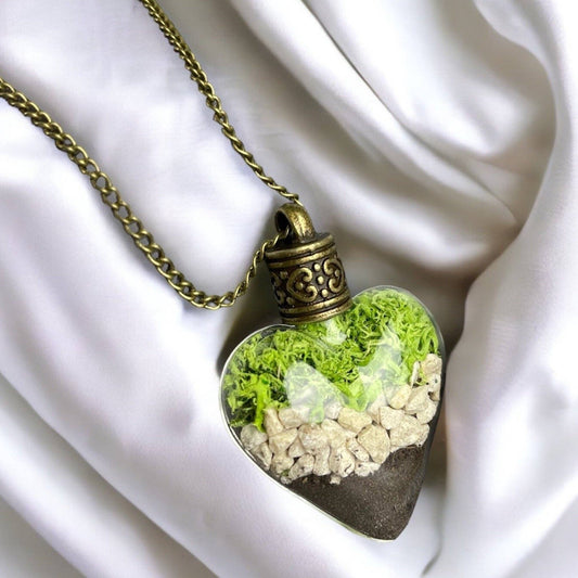 Vintage terrarium necklace with moss, pebbles and soil - unique accessory for nature lovers