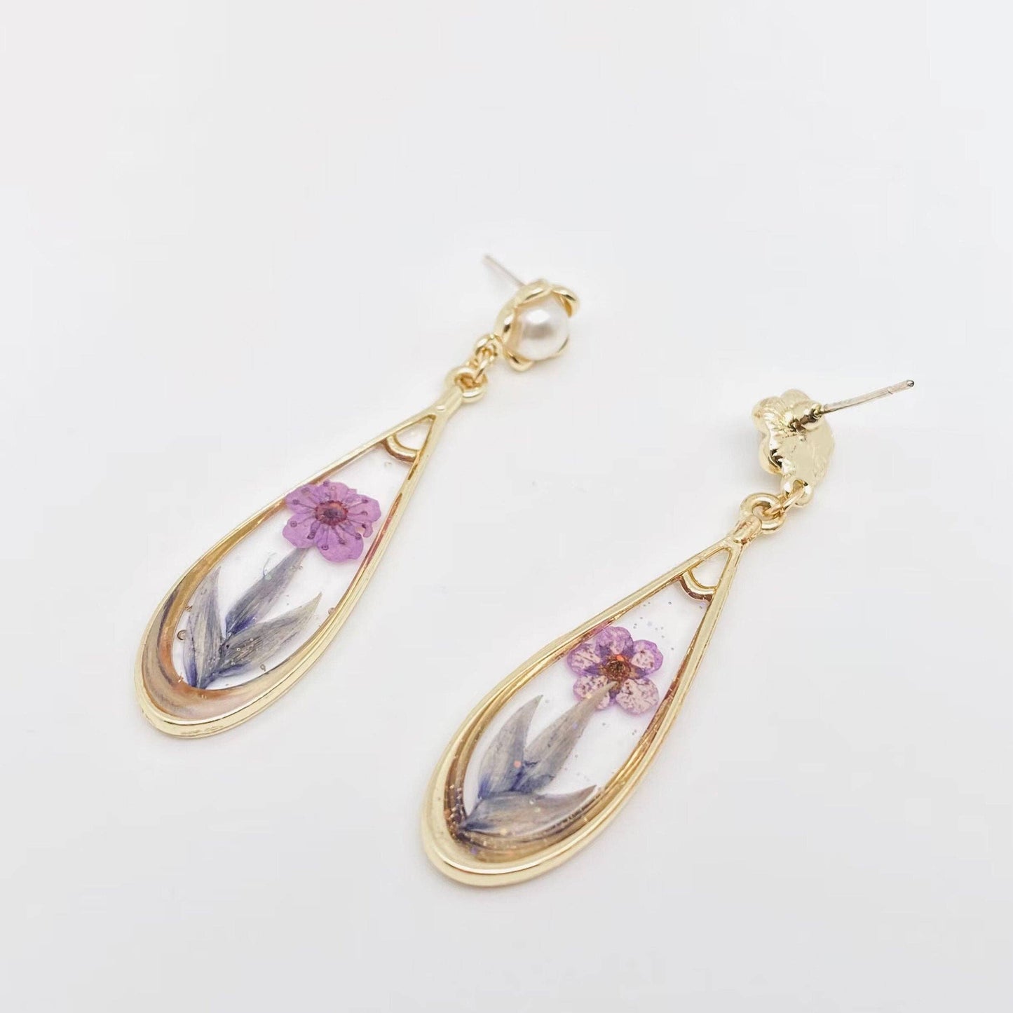 Dried Flowers Daffodil Post Earrings - PDF: Purple