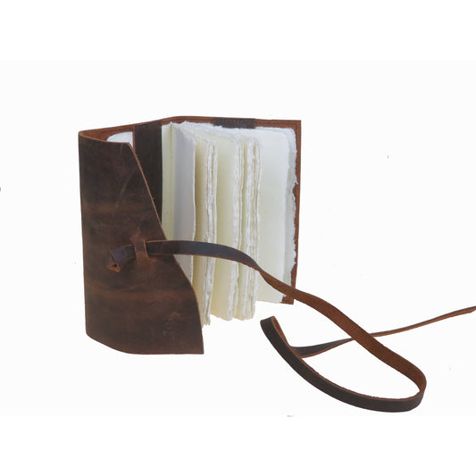 Oiled leather notebook with handmade parchment paper inside: 9 x 12 cm