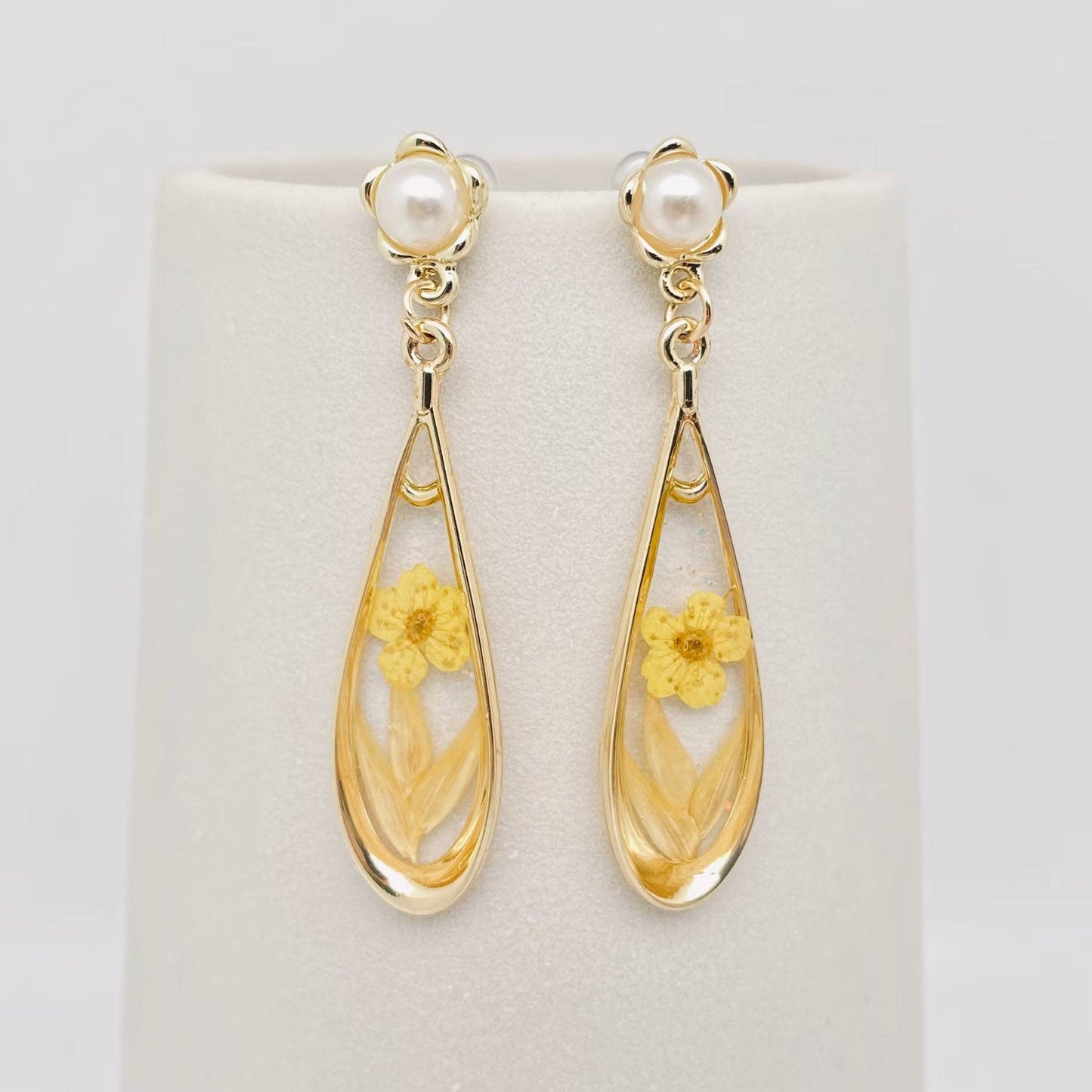 Dried Flowers Daffodil Post Earrings - PDF: Purple