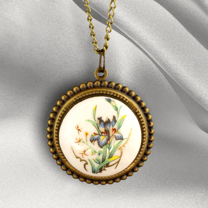 Bronze necklace in vintage style “flowers”