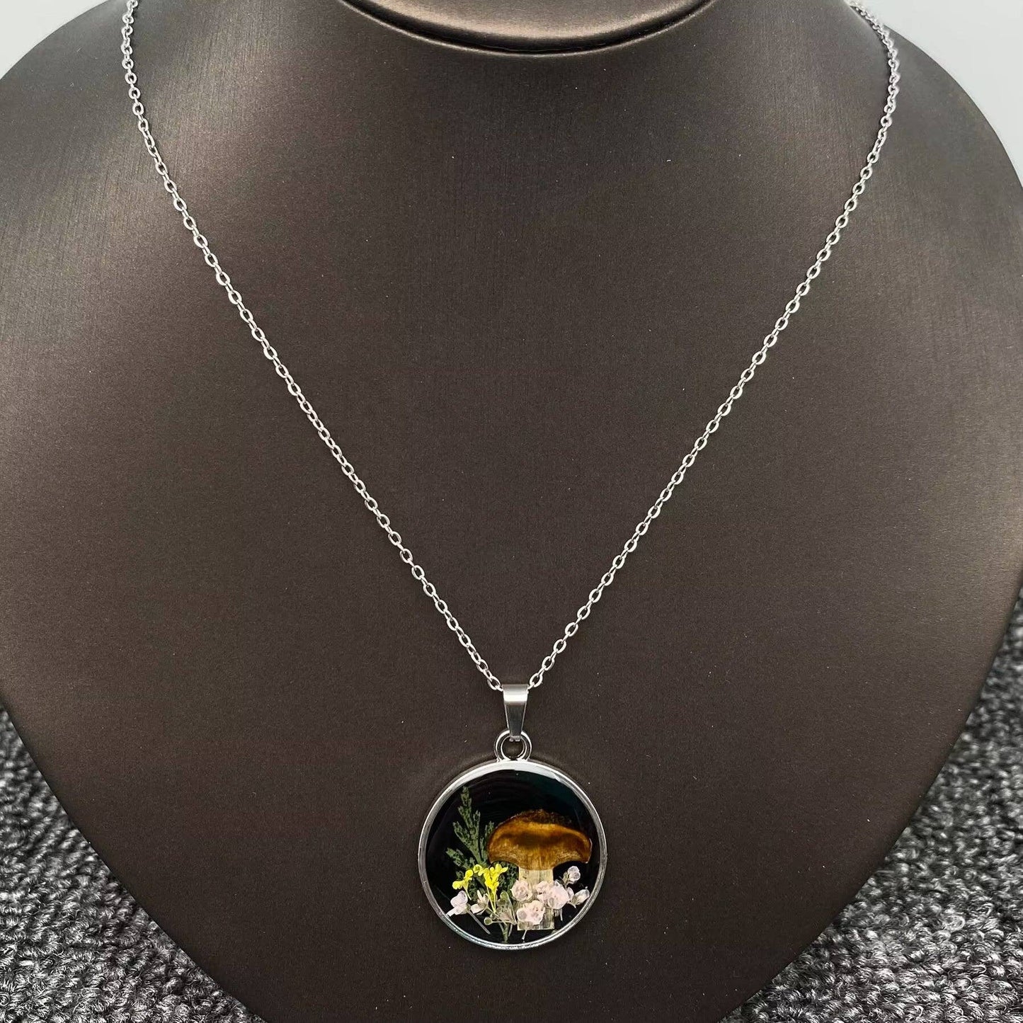 Dried Flower & Mushroom Round Charm Necklace - PDF
