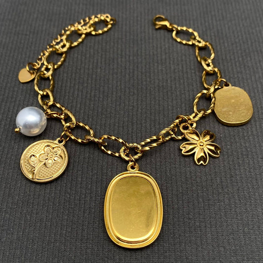Besticktes Blumen-Amulett, 18 Karat vergoldetes Edelstahlarmband