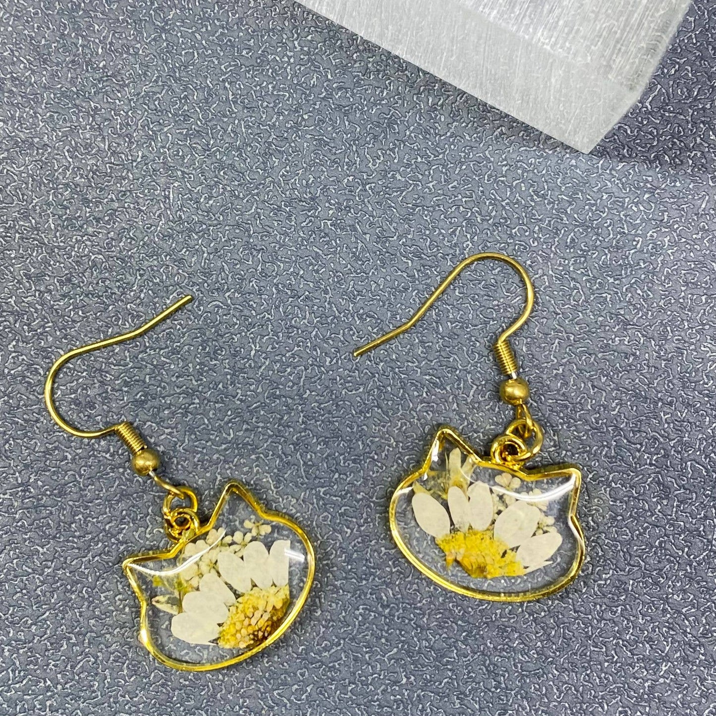Floral Cat Head Pressed Dried Flowers Dangle Earrings - PDF: A