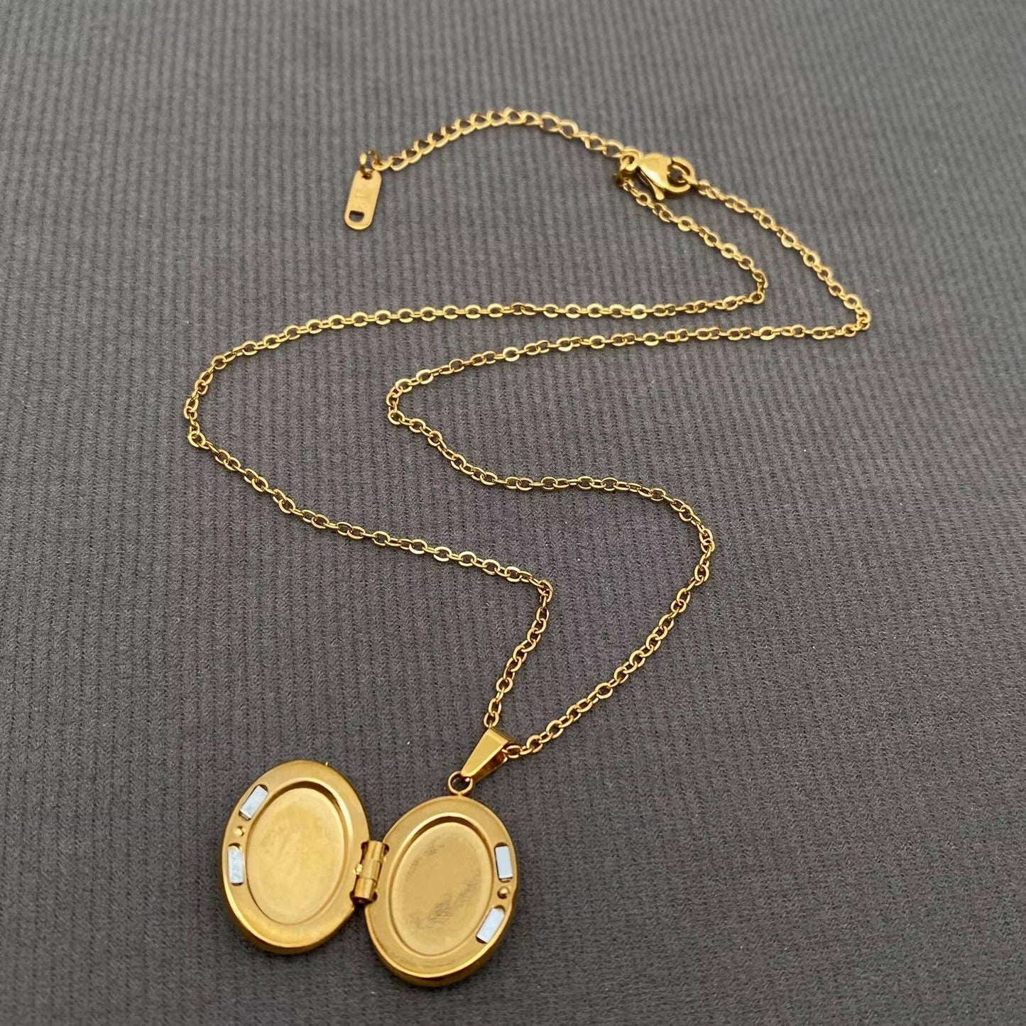 Star Moon locket charm 18K Golden S.Steel Necklace - FGS/MS