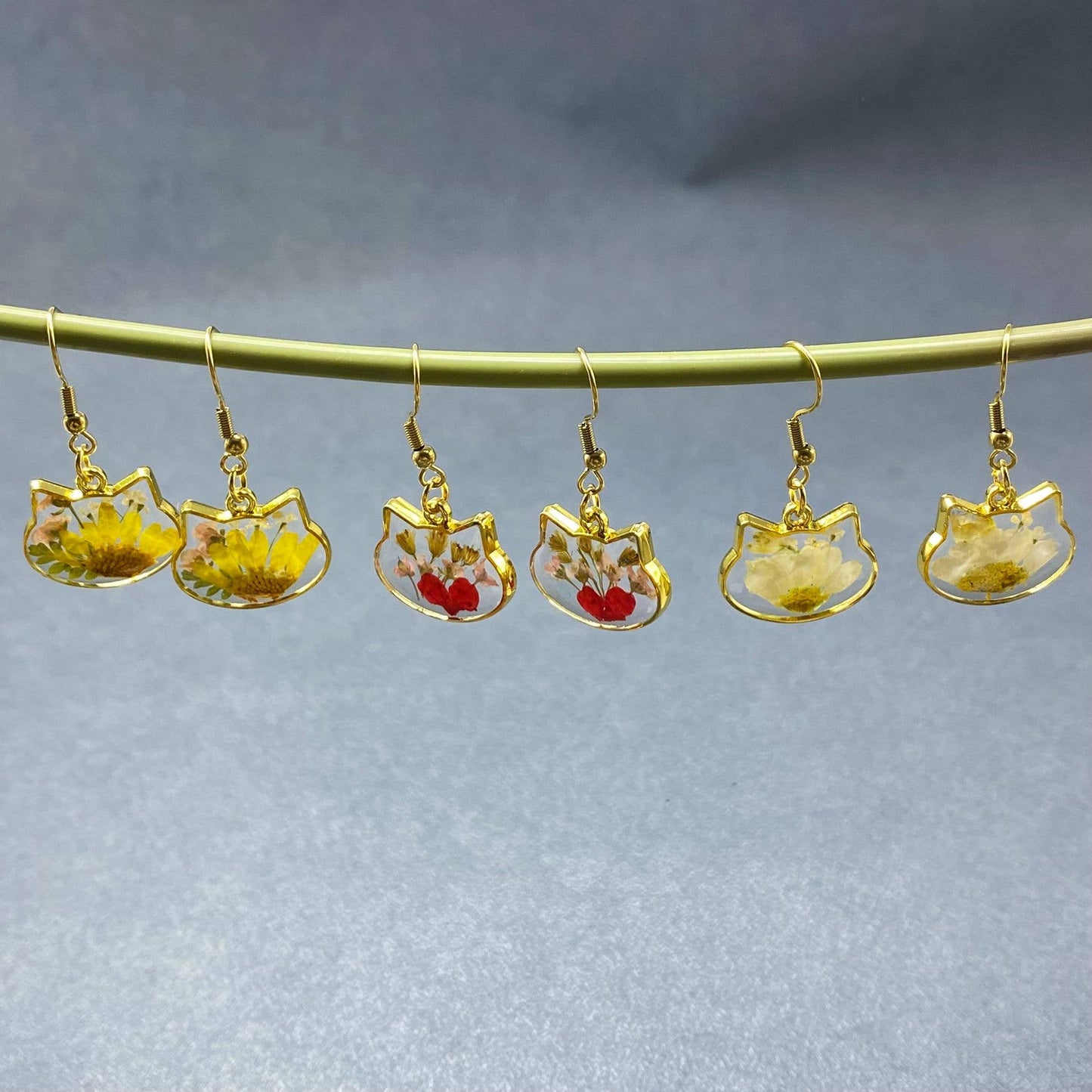 Floral Cat Head Pressed Dried Flowers Dangle Earrings - PDF: A