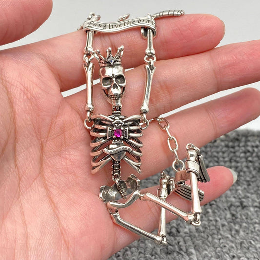 GT- gotisches versilbertes Schlingen-Armband mit menschlichem Skelett-Charm