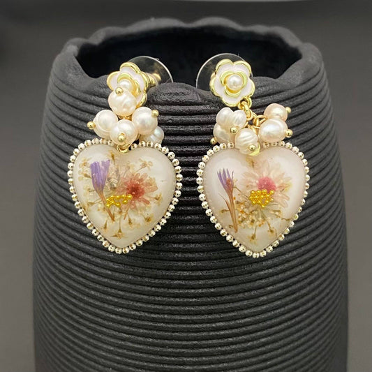 Pearl & Heart-shaped Dried Flower Dangle Earrings - PDF